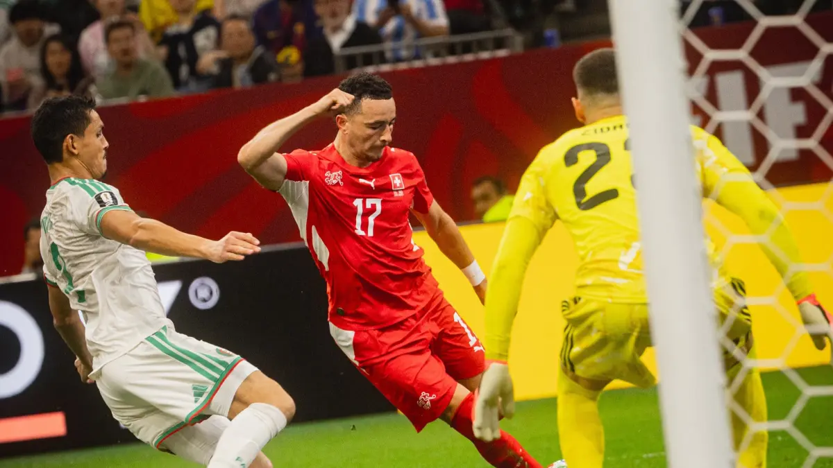 Swiss menang 2-0 dan ke 16 besar.