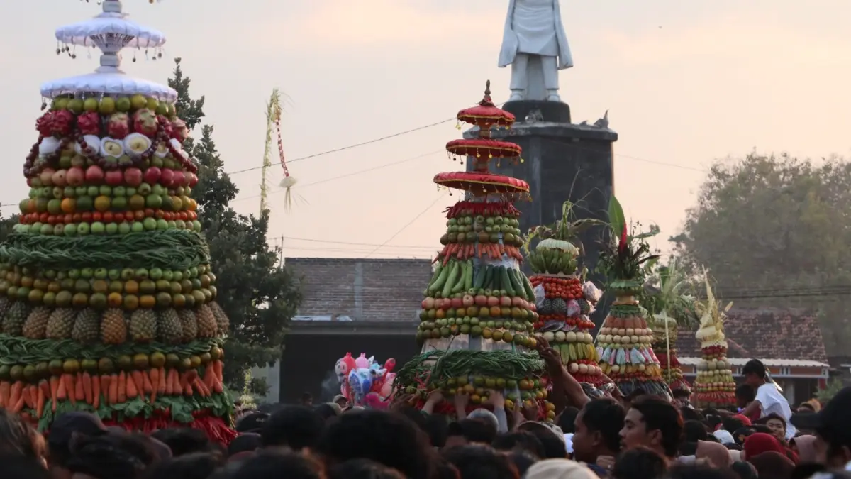 BUDAYA: Buceng Porak menjadi salah satu tradisi yang selalu dinantikan masyarakat dalam rangkaian Grebeg Tutup Suro di kawasan Monumen Bantarangin, Kauman, Ponorogo.