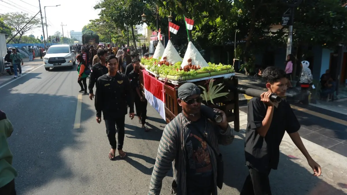 DUKUNG BUDAYA: Plt Wali Kota Madiun F. Bagus Panuntun menyatakan Pemkot Madiun akan mengalokasikan dana kelurahan 2027 untuk memperkuat pelestarian tradisi budaya dan bersih desa. BAGAS BIMANTARA/RADAR MADIUN