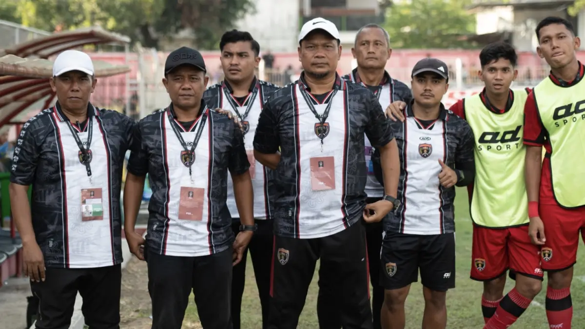 Promosi ke Liga 3: Pemain Persinga Ngawi merayakan keberhasilan memastikan tiket promosi ke Liga 3 sekaligus lolos ke semifinal Liga 4 Nasional usai bermain imbang melawan PS Ngada. FOTO: OFISIAL PERSINGA