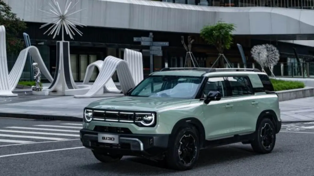BAIC BJ30 jadi salah satu SUV hybrid dengan desain agresif.