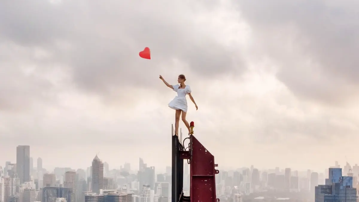 Dokumentasi Angela Nikolau diatas ketinggian (instagram @angela_nikolau)