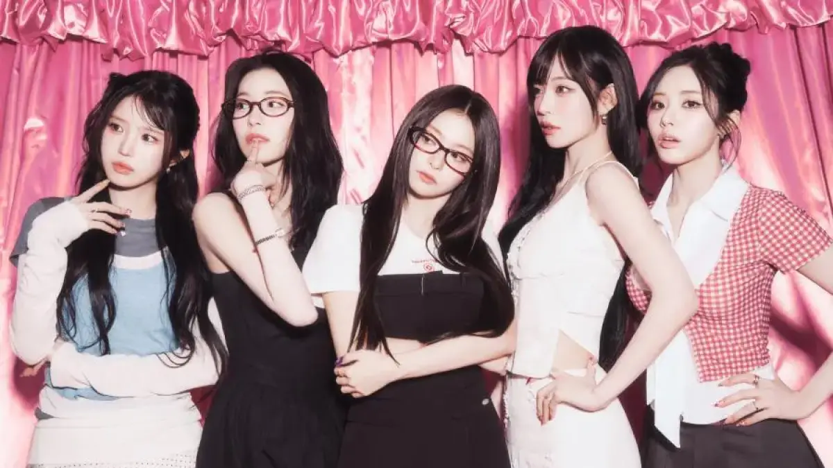 fromis_9 resmi mengumumkan comeback pada 21 Juli 2026 lewat teaser perdana yang ceria. (Soompi)