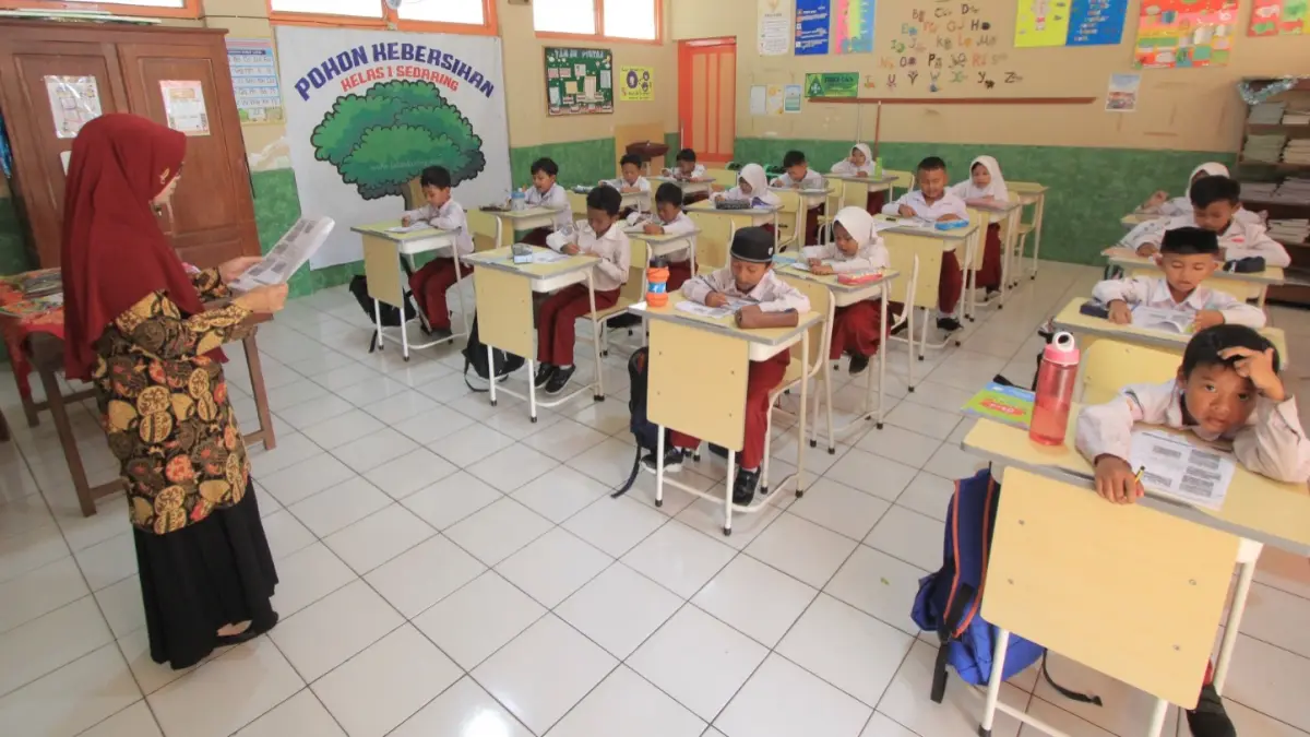MENGAJAR: Sejumlah sekolah dasar dan sekolah menengah pertama di Kabupaten Magetan masih dipimpin pelaksana tugas karena belum memiliki kepala sekolah definitif. DOK RADAR MAGETAN