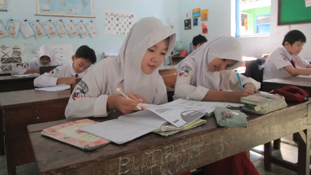 Siswa mengikuti kegiatan belajar mengajar di salah satu sekolah negeri di Kabupaten Magetan. AJI PUTRA/RADAR MAGETAN