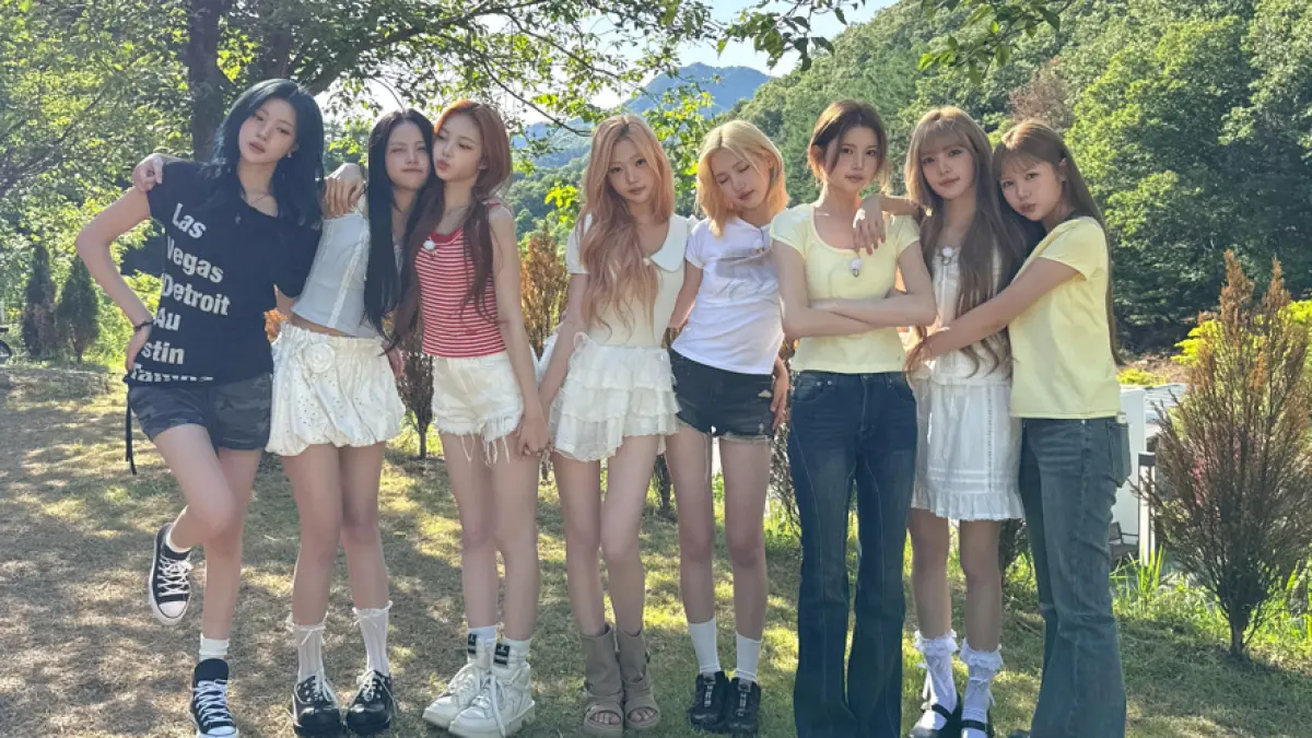 Hearts2Hearts akan resmi debut di Jepang lewat single "ICONIC HEART" pada 12 Agustus mendatang (Twitter)