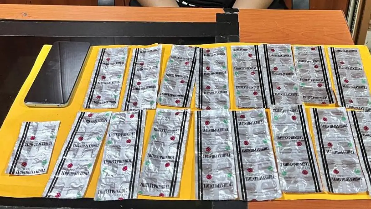 OBAT KERAS: Satresnarkoba Polres Ngawi mengamankan ratusan butir pil trihexyphenidyl sebagai barang bukti dalam pengungkapan dugaan peredaran obat keras di Kecamatan Kedunggalar. ASEP SYAEFUL/RADAR NGAWI