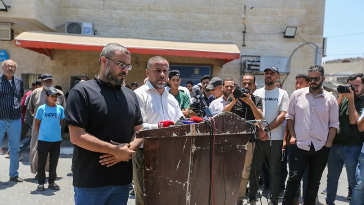 Pihak Hamas saat mengumumkan pembubaran pemerintah Gaza. 