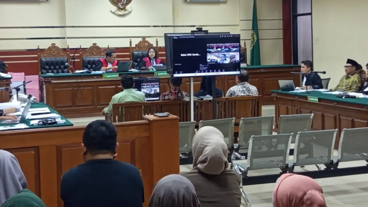 Sidang lanjutan dugaan pemerasan berkedok CSR dan gratifikasi dengan terdakwa Wali Kota Madiun nonaktif Maidi menghadirkan sejumlah pejabat DPUPR Kota Madiun sebagai saksi di Pengadilan Tipikor Surabaya, Kamis (9/7). FOTO: ISTIMEWA