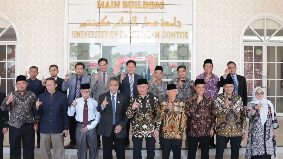 Kolaborasi erat dijalin oleh Unida Gontor dan JNE. Salah satu wujudnya adalah kehadiran Sales Counter JNE di kampus tersebut.