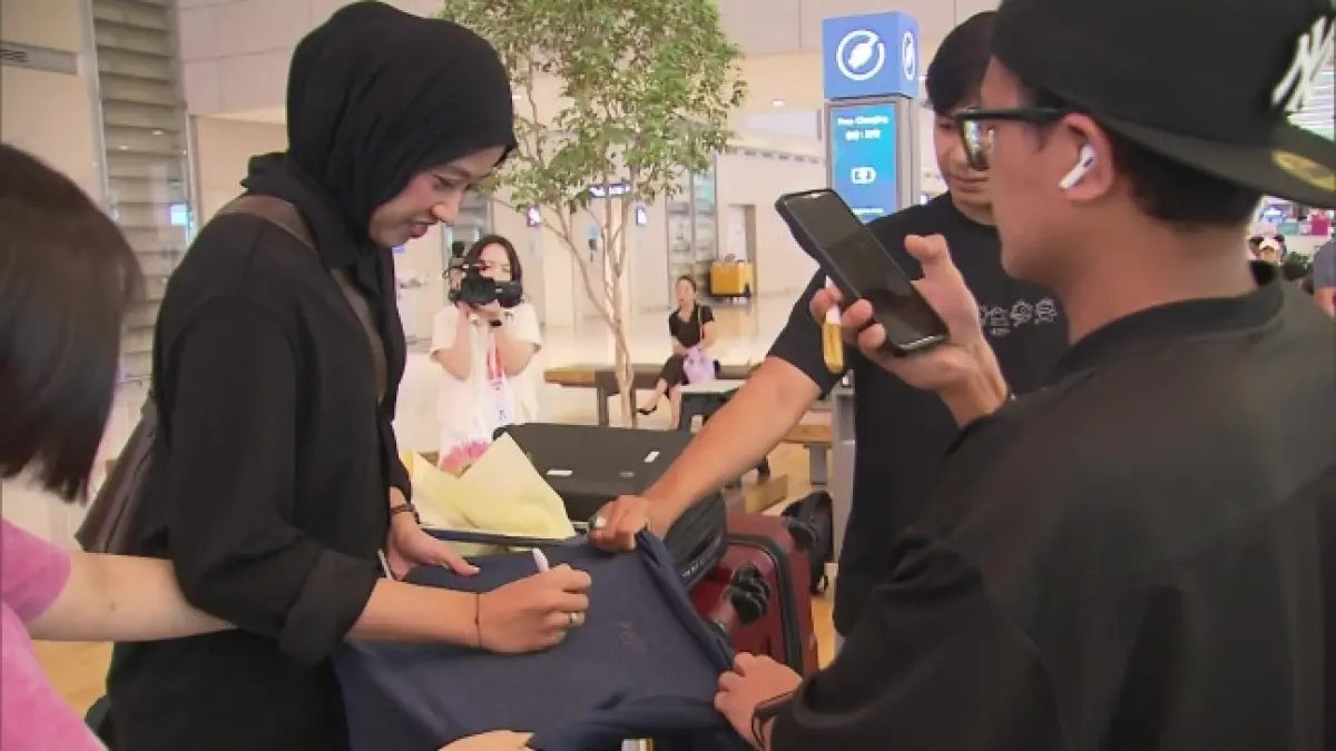 Mega saat tiba di Korea. (Naver)