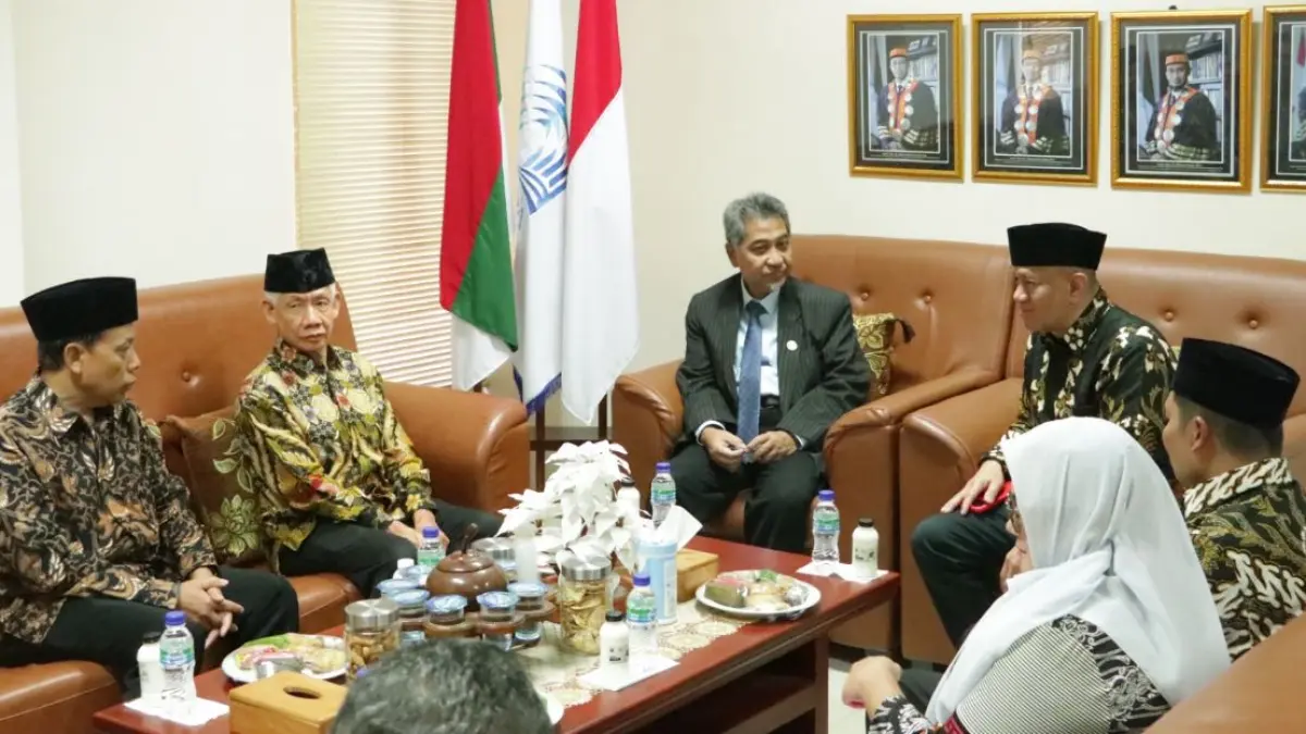 Sales Counter JNE resmi dibuka di Unida Gontor sebagai wujud kerja sama strategis antara kedua belah pihak.