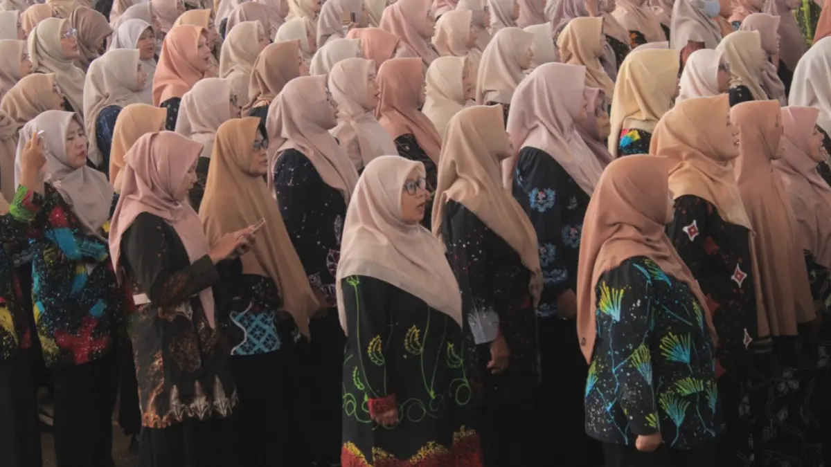 KOMITMEN MPLS RAMAH: Sekitar 1.000 kepala sekolah jenjang PAUD, TK, SD, dan SMP mengikuti apel akbar di GOR Ki Mageti sebagai bentuk komitmen mewujudkan pelaksanaan MPLS yang edukatif, humanis, dan bebas dari perpeloncoan. AJI PUTRA/RADAR MAGETAN