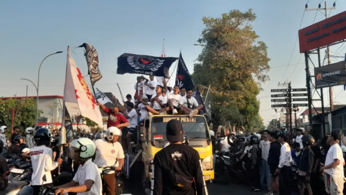 SIAP REKRUT TIM BARU: Manajemen Persinga Ngawi membubarkan skuad dan jajaran ofisial Liga 4 sebelum membentuk tim baru untuk menghadapi Liga 3 musim 2026/2027 dengan target promosi ke Liga 2. ASEP SYAEFUL/RADAR NGAWI