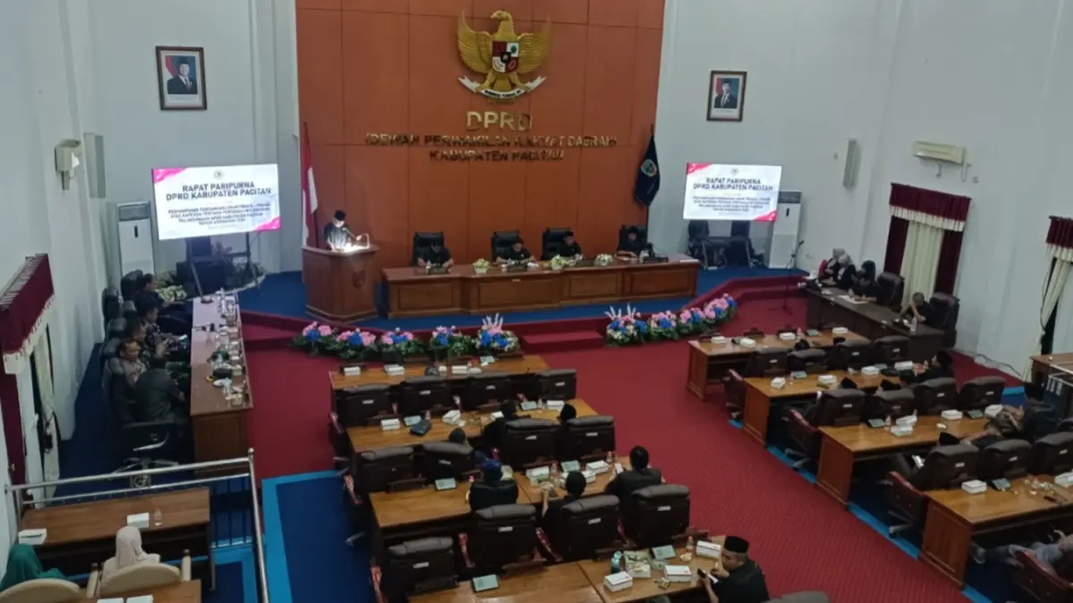 SOROTAN DPRD: Fraksi Gabungan DPRD Pacitan meminta pemerintah daerah mengevaluasi tingginya Silpa APBD 2025 sebesar Rp56,56 miliar dan memperkuat kemandirian fiskal melalui optimalisasi pendapatan asli daerah. NUR CAHYONO/RADAR PACITAN