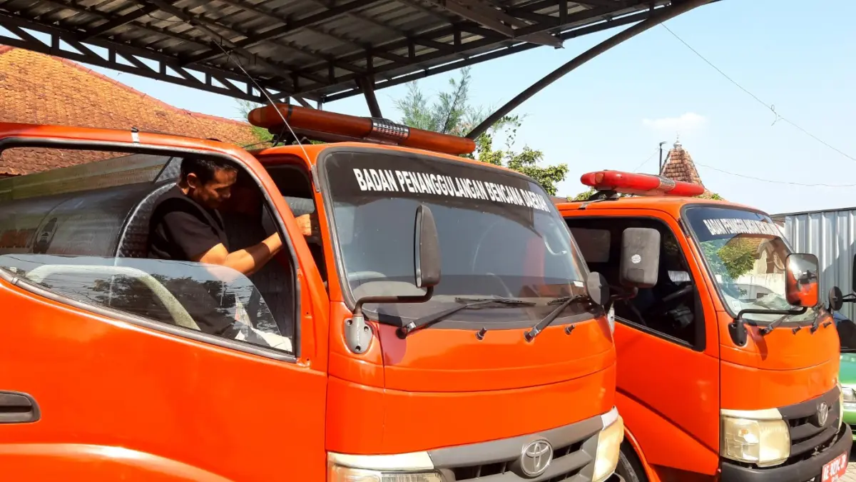 Armada truk tangki milik BPBD Ngawi yang digunakan untuk penanganan bencana dinilai sudah berumur dan membutuhkan peremajaan. Foto: Asep Syaeful Bachri/Jawa Pos Radar Ngawi.