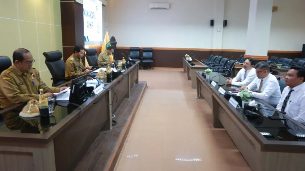 Tiga calon Direktur Perumdam Tirta Taman Sari Kota Madiun menjalani tes wawancara tahap akhir bersama Kuasa Pemilik Modal (KPM) di Balai Kota Madiun, Senin (13/7). Foto: Bagas Bimantara/Jawa Pos Radar Madiun.