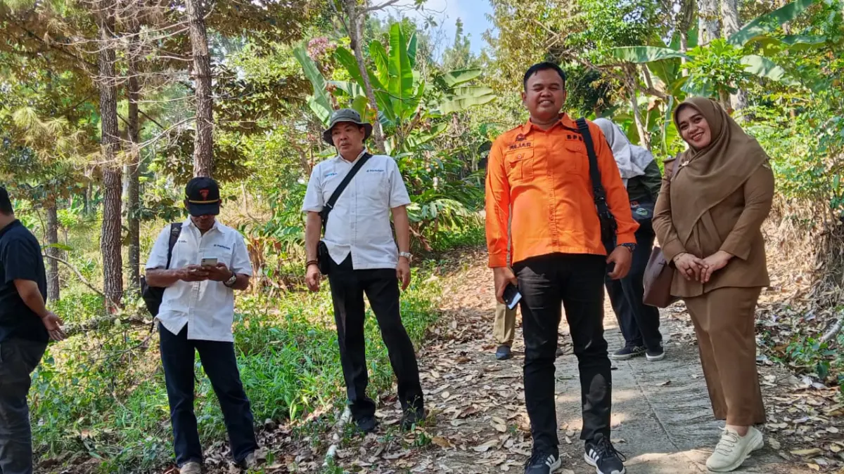 Tim Dinas Kehutanan Provinsi Jawa Timur bersama OPD terkait melakukan pemeriksaan lapangan sebagai tahapan penerbitan PPKH untuk relokasi warga Mendak dan Kebonduren. Foto: BPBD Kabupaten Madiun for Radar Caruban.