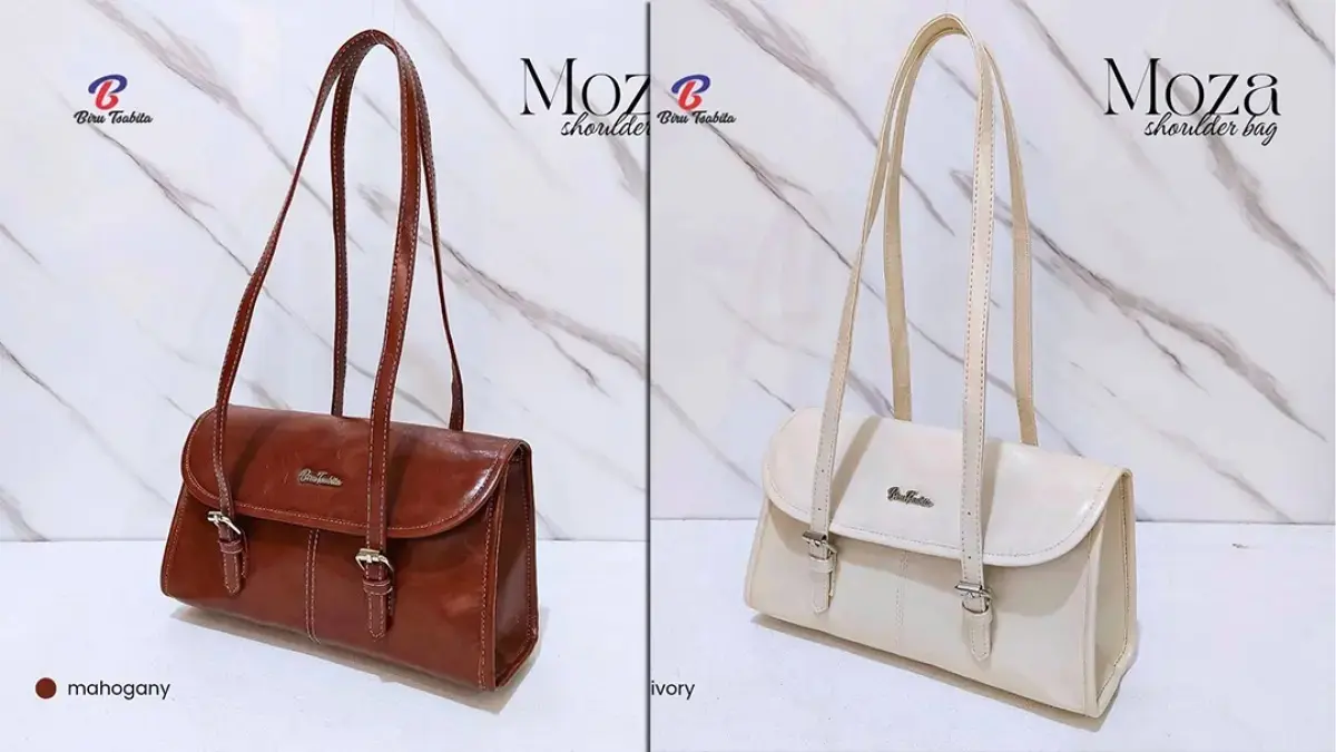 Pemilik Biru Tsabita menunjukkan produk tas dan dompet wanita hasil produksinya. FOTO: DOK BRI