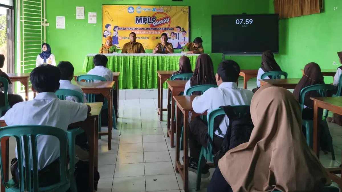 Peserta didik baru SMPN 1 Atap Poncol mengikuti kegiatan MPLS Ramah Tahun Ajaran 2026/2027. FOTO: KARIS CINDIANA FOR RADAR MADIUN