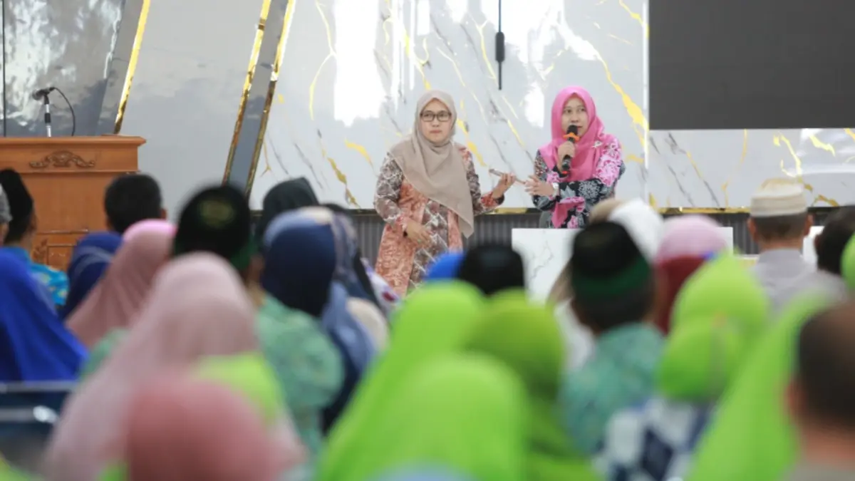 Ratusan calon jemaah haji Kota Madiun mengikuti pembinaan yang digelar Kantor Kementerian Haji dan Umrah di Asrama Haji. BAGAS BIMANTARA/RADAR MADIUN