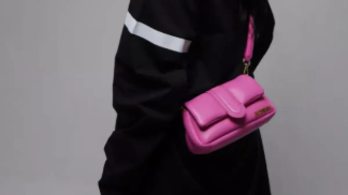 Tas Jacquemus LE BAMBIMOU Flap Puffed Fuschia Pink Bag (hypesneakerid.com)