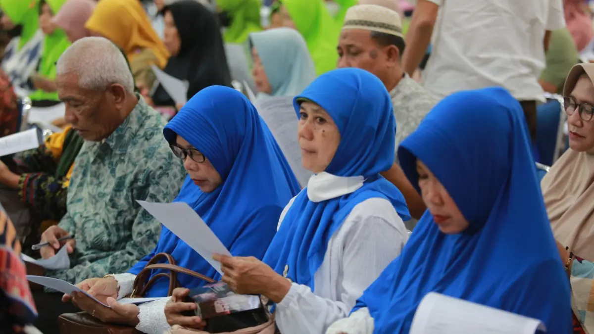 Calon jemaah haji yang diproyeksikan berangkat pada musim haji 2027 mengikuti pembinaan di Asrama Haji Kota Madiun. BAGAS BIMANTARA/RADAR MADIUN