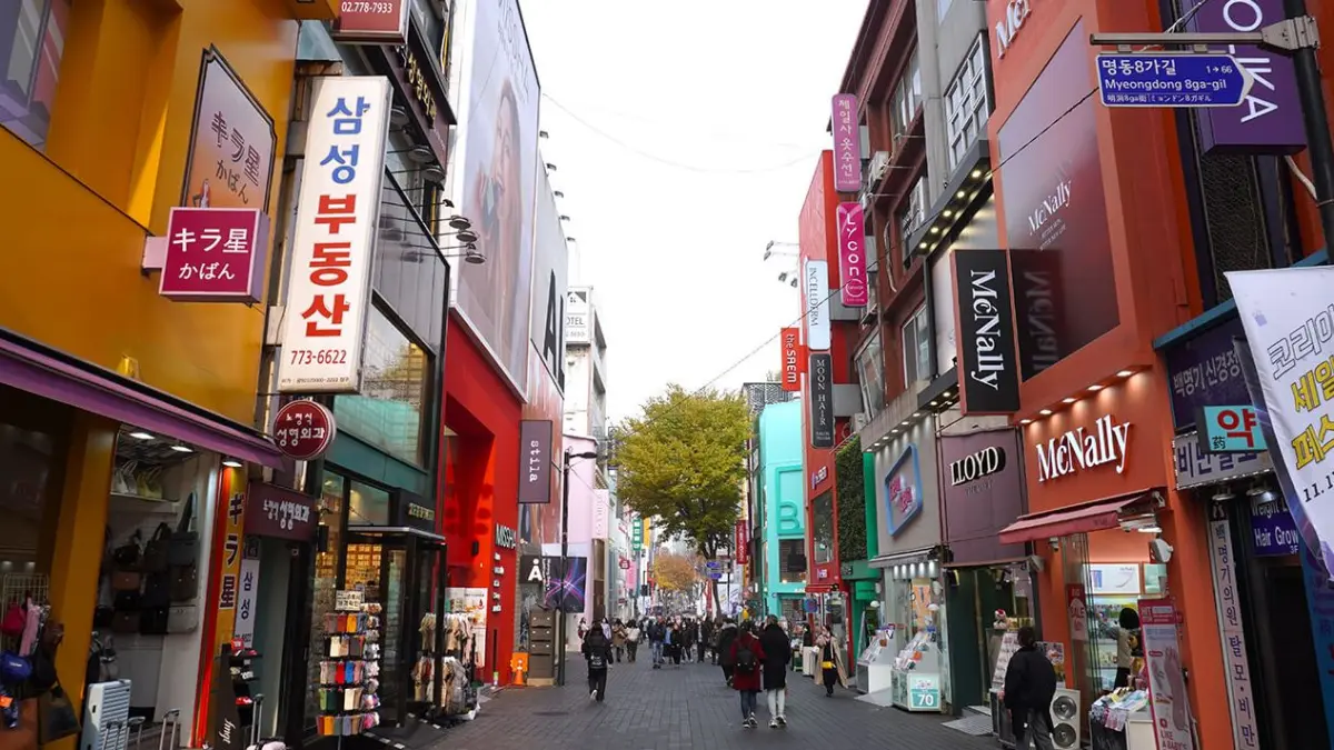 Kawasan pusat perbelanjaan Myeongdong di Seoul, Korea Selatan. (HANATAS JAPAN)