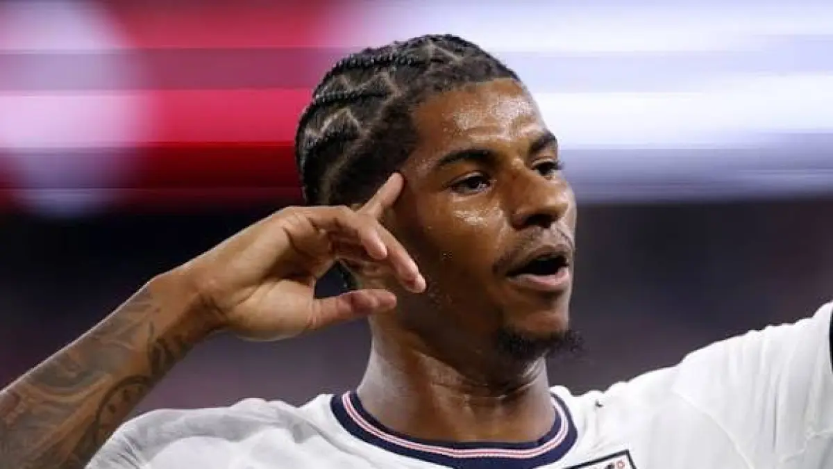 Marcus Rashford penyerang Manchester United dengan jearsey timnas Inggris (manchestereveningnews.com)