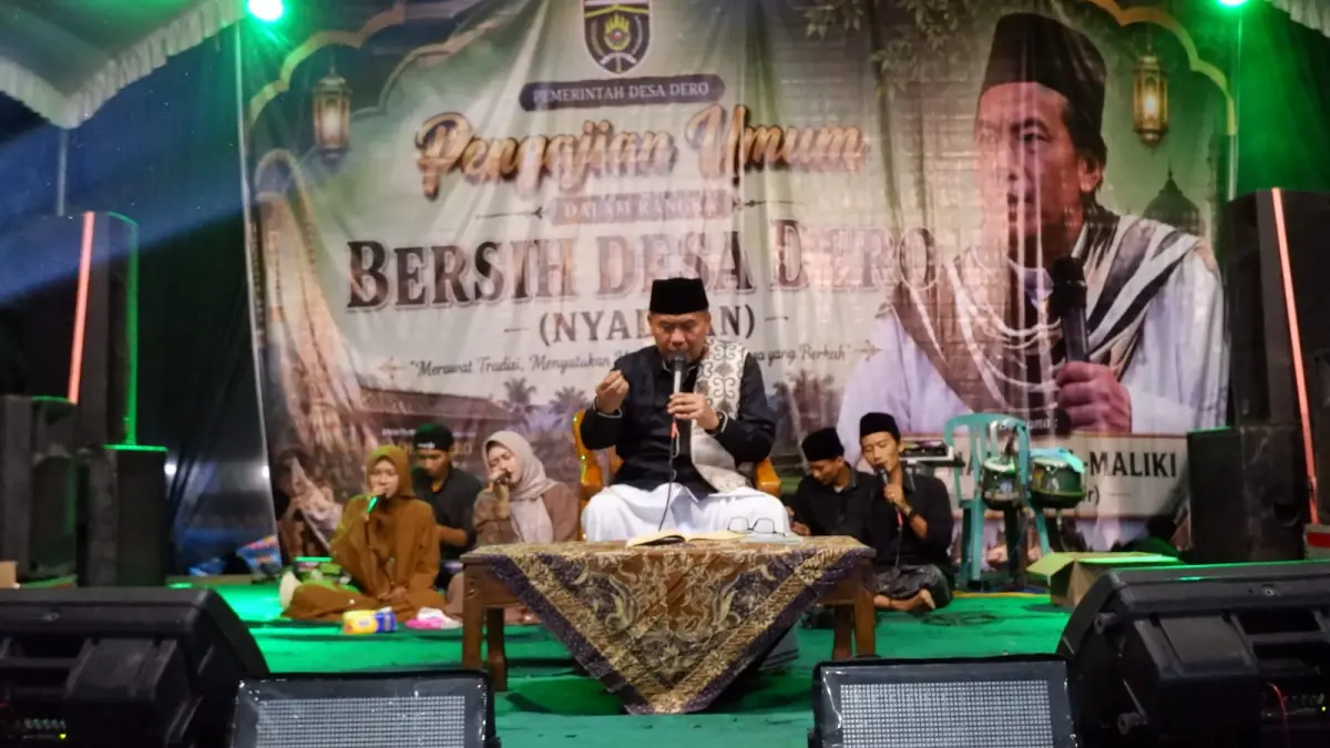 PENGAJIAN: Dalam rangkaian acara Bersih Desa Dero, juga dilaksanakan pengajian umum oleh KH Muhammad Nafi