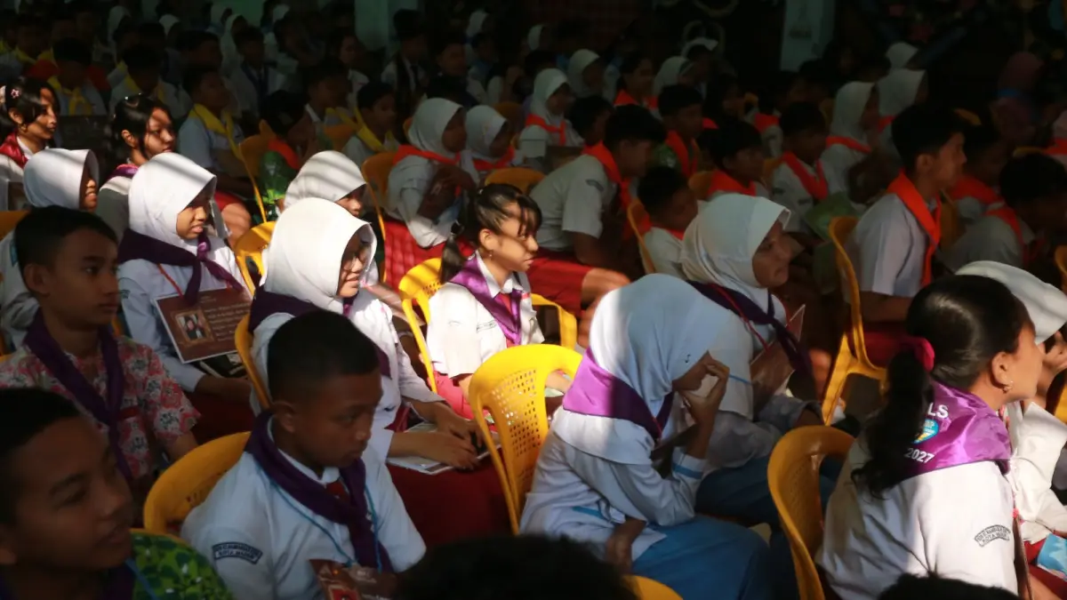 Peserta didik mengikuti kegiatan Masa Pengenalan Lingkungan Sekolah (MPLS) di salah satu sekolah di Kota Madiun. BAGAS BIMANTARA/RADAR MADIUN