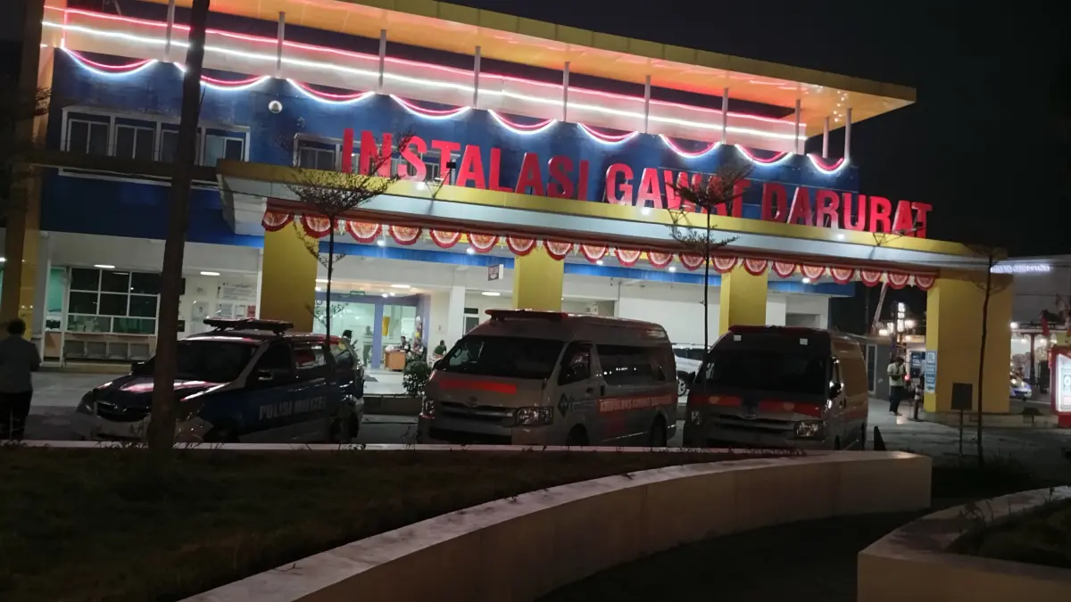 Suasana si IGD RSUD Caruban yang menjadi tempat dirawatnya para korban luka ledakan Gupumus di Saradan, Madiun. DIAN RAHAYU/RADAR MADIUN