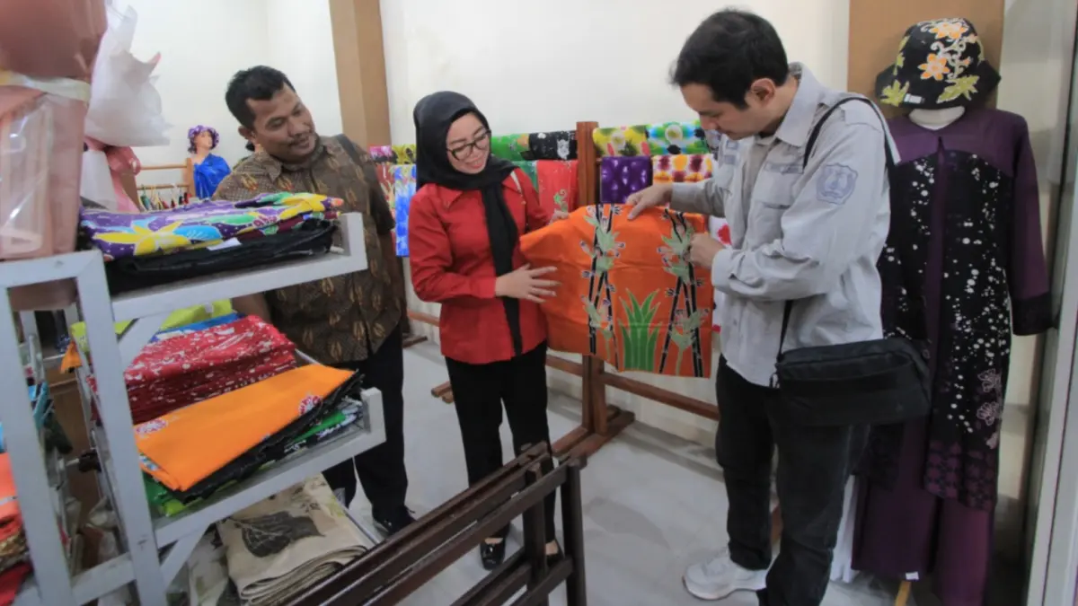 Ketua Komisi B DPRD Magetan Rita Haryati menyambut rombongan DPRD Kabupaten Magelang di Rumah Promosi Magetan (RPM), Kamis (16/7). Foto: AJI PUTRA/RADAR MAGETAN 