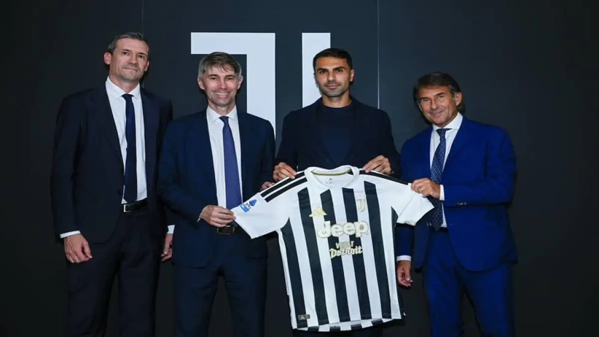Zeki Çelik bek asal Turki yang pindah dari AS Roma ke Juventus (yahoosport)
