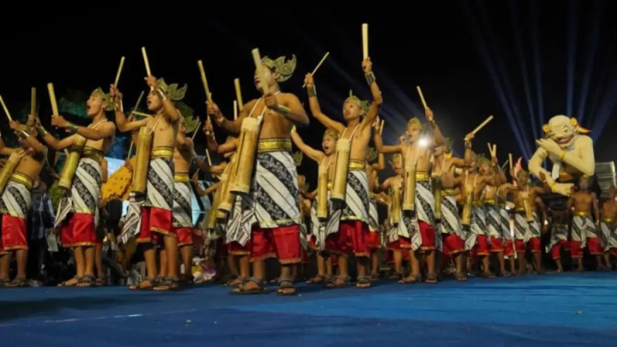 PANGGUNG BERJALAN: Festival Ronthek Pacitan tahun ini kembali digelar dengan konsep panggung berjalan. DOK RADAR PACITAN