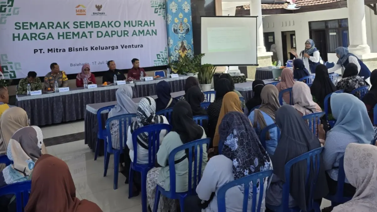 PT MBK Ventura menyampaikan edukasi keuangan bersama OJK di Pacitan.