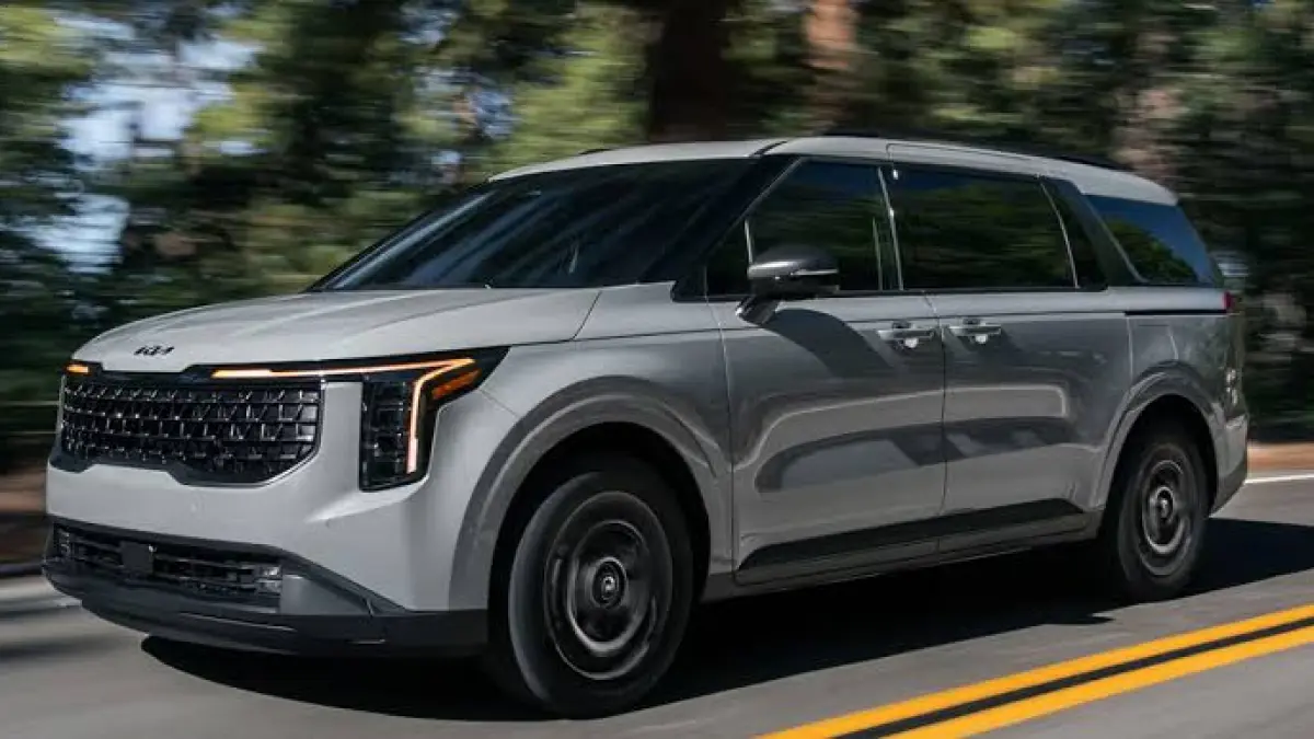 KIA Carnival 2026 menggunakan mesin diesel dan diklaim pabrikannya mampu mengonsumsi BBM B50. (KIA)