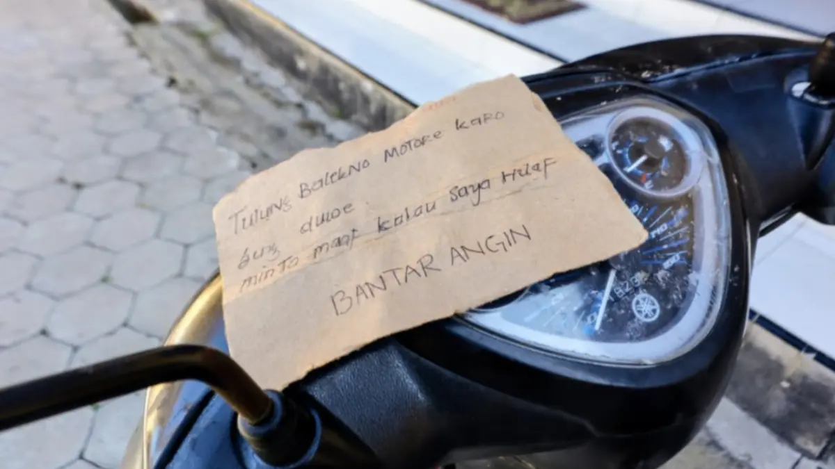 DIKEMBALIKAN: Yamaha Jupiter Z yang sempat dicuri saat Kirab Grebeg Tutup Suro di Ponorogo dikembalikan dua hari kemudian bersama surat permintaan maaf. SUGENG DWI N/RADAR PONOROGO