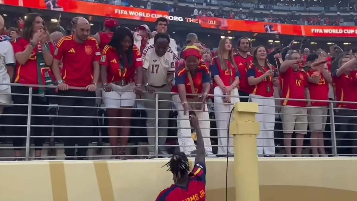 Nico Williams Persembahkan Medali Emas Piala Dunia Untuk Sang Ibu (instagram)