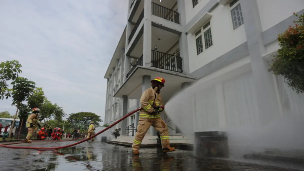 Petugas Damkar Kota Madiun mengintensifkan edukasi pencegahan kebakaran kepada masyarakat menyusul meningkatnya risiko kebakaran saat musim kemarau. DOK RADAR MADIUN