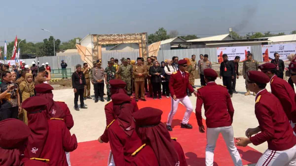 UNJUK KEBOLEHAN: Siswa Sekolah Rakyat Terintegrasi (SRT) Kabupaten Madiun menampilkan kemampuan saat kegiatan open house di Nglames. DOK RADAR MADIUN