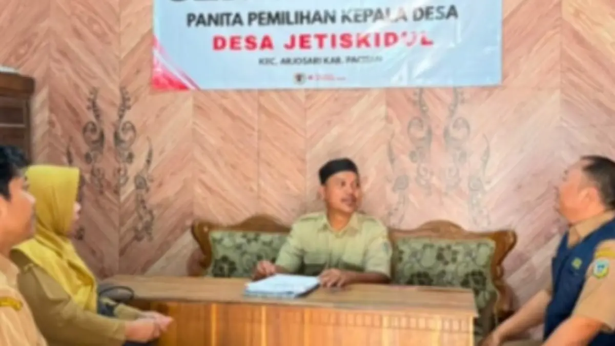 KOORDINASI: Perangkat desa melakukan koordinasi terkait pelaksanaan Pilkades Serentak di Pacitan. FOTO: ISTIMEWA