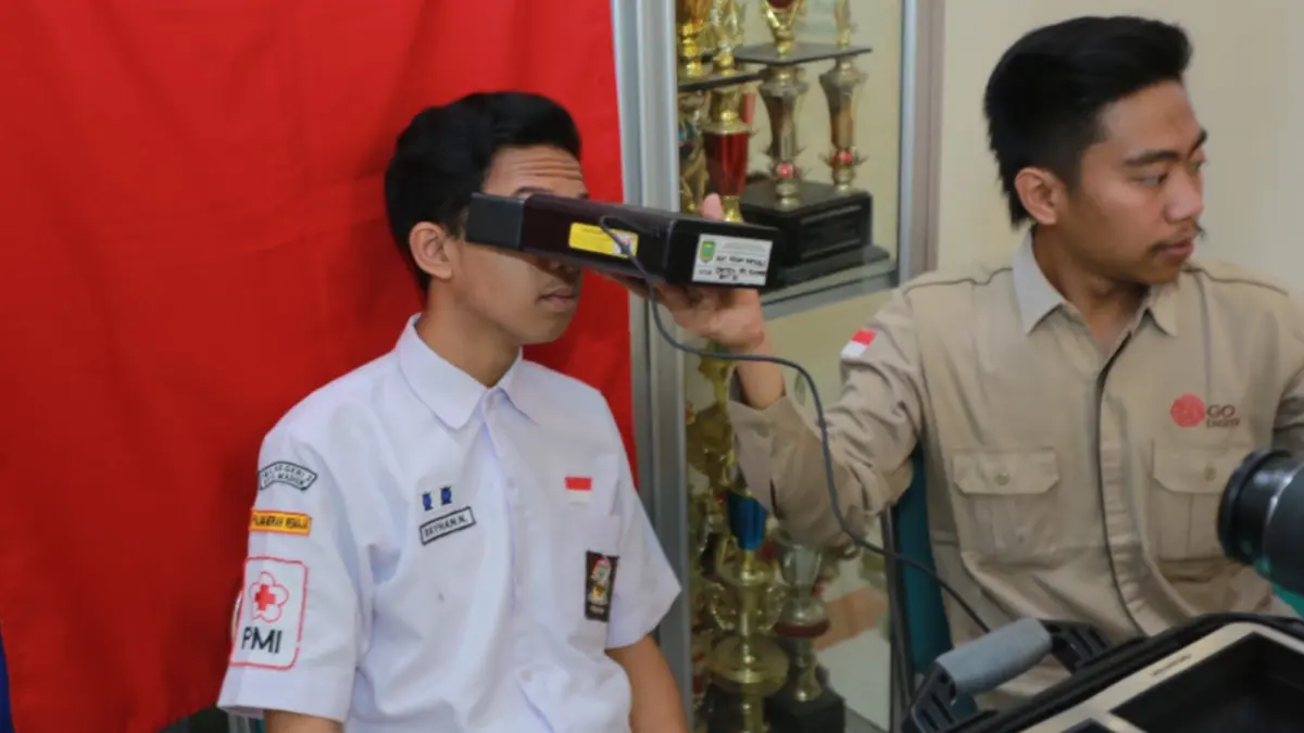 LAYANAN BARU: Dispendukcapil Kota Madiun kini memanggil pelajar wajib KTP ke kantor untuk perekaman e-KTP setelah layanan jemput bola ke sekolah dihentikan. DOK RADAR MADIUN
