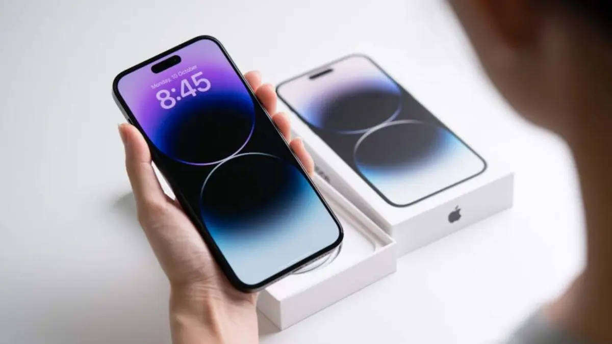 Ilustrasi unboxing iPhone. (LIFEHACKER)