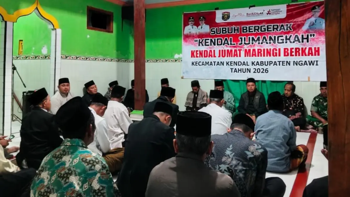 JARING ASPIRASI: Kegiatan Subuh Bergerak diikuti jajaran pemdes, BPD, dan RT/RW Karanggupito bersama Forkopimcam Kendal bertajuk Kendal Jumangkah sebagai ajang silaturahmi selaligus menjaring aspirasi dari masyarakat. (PEMDES KARANGGUPITO)