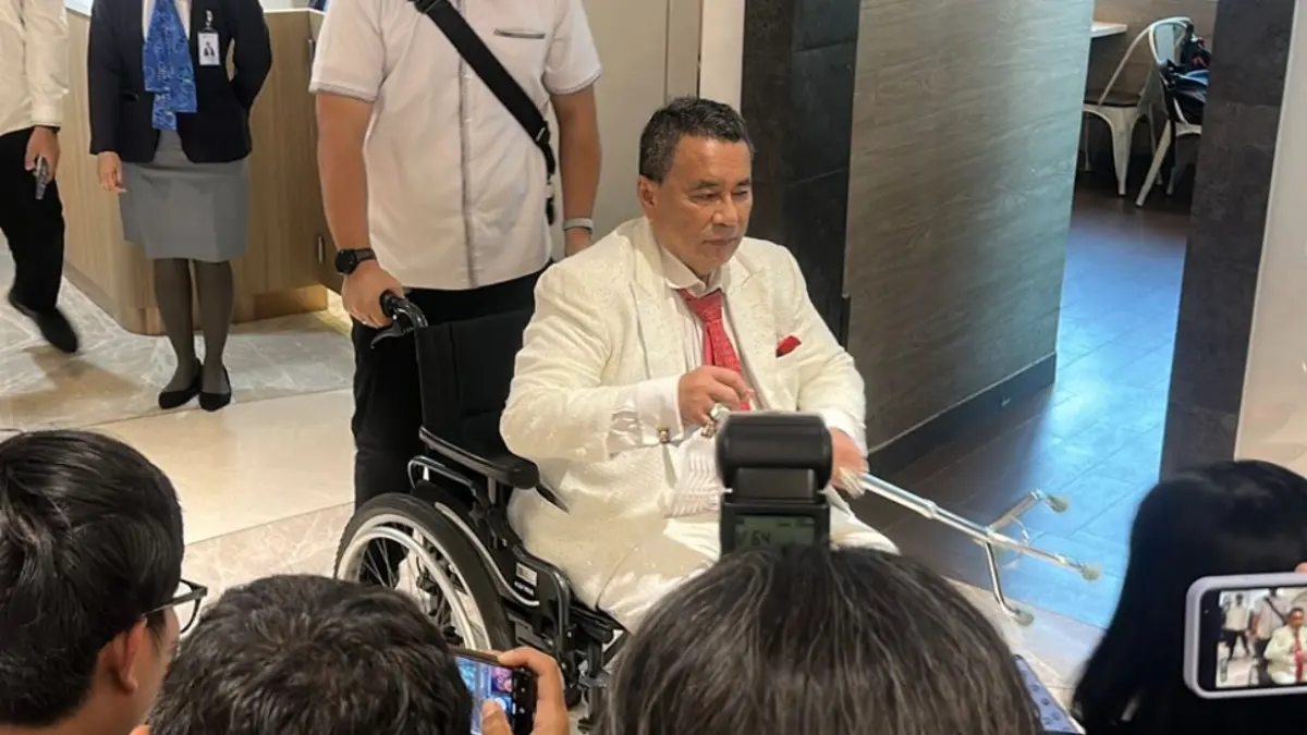 Hotman Paris menyampaikan keterangan pers bahwa ia mundur dari posisi pengacara mantan Jampidsus Febrie Ardiansyah, Kamis (23/7). (INSTAGRAM)