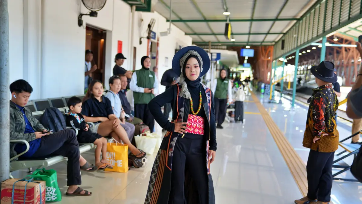 INKLUSIF: Anak-anak disabilitas menampilkan berbagai pertunjukan dalam peringatan Hari Anak Nasional 2026 di Stasiun Madiun. FOTO: HUMAS KAI DAOP 7 MADIUN