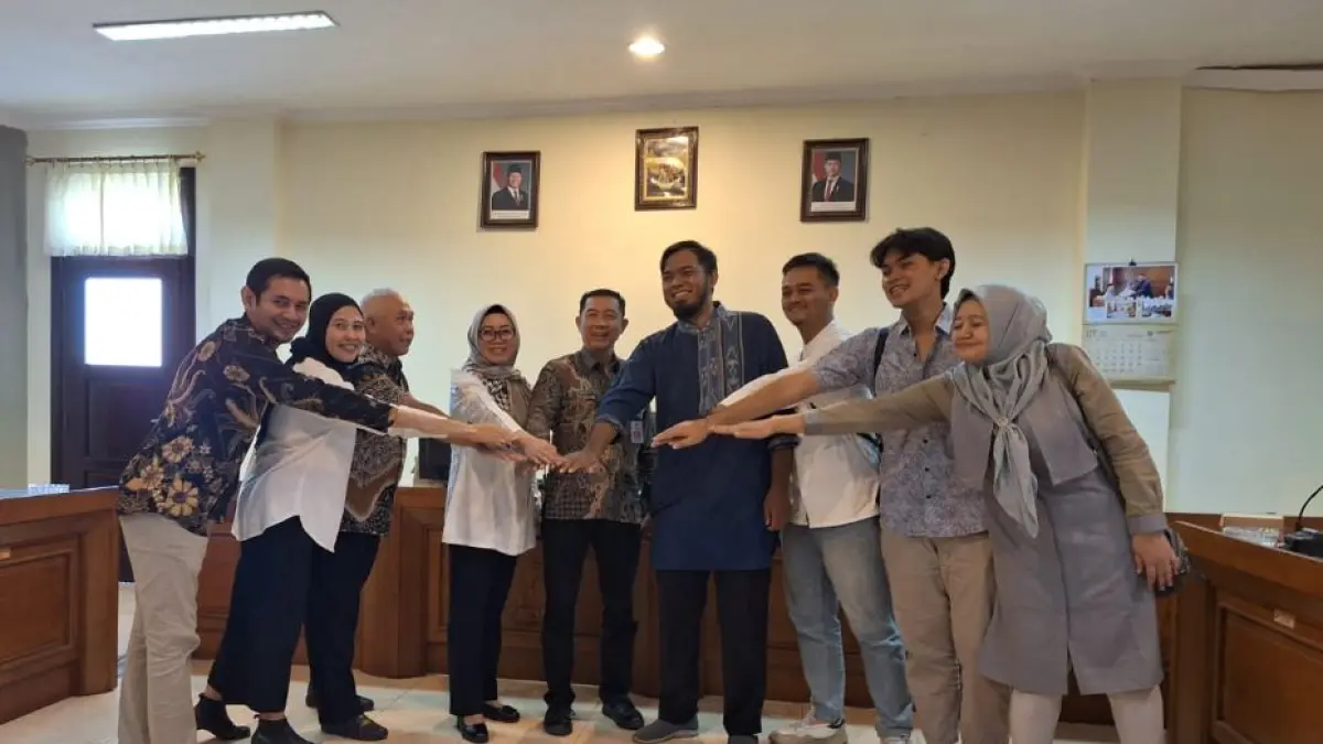 Komisi B DPRD Magetan menggelar RDP bersama Disperindag Magetan serta perwakilan pedagang pada Jumat (24/7). (AJI PUTRA/RADAR MADIUN)