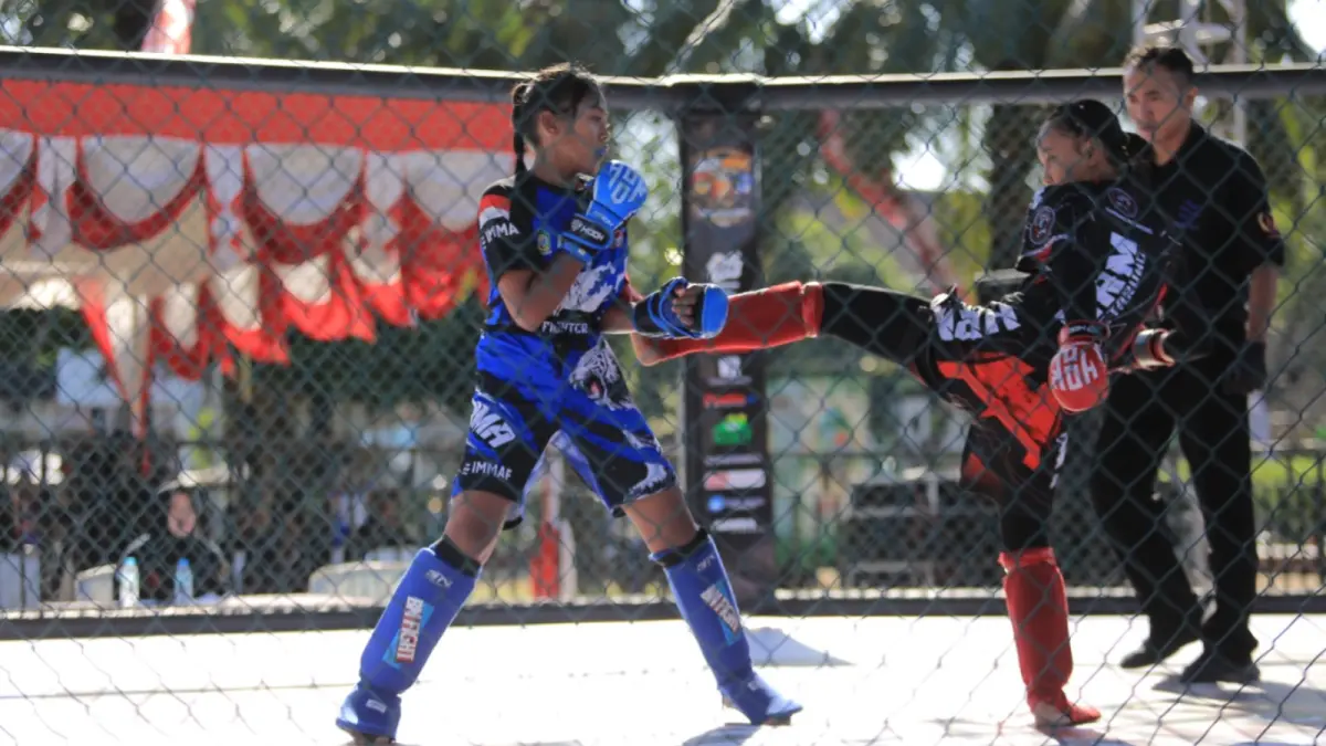 SADUK JOTOS: Ratusan atlet dari berbagai daerah di Jawa Timur bertanding dalam Kejuaraan Adu Wani MMA Piala Wali Kota Madiun 2026. BAGAS BIMANTARA/RADAR MADIUN