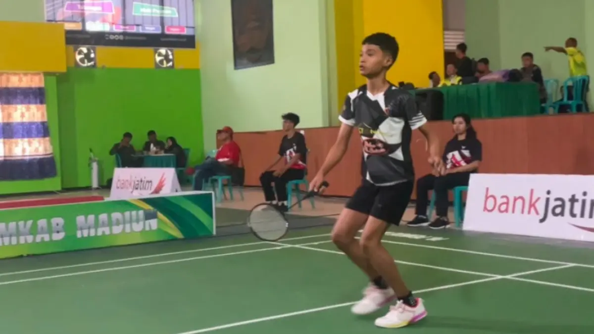 ANTUSIAS TINGGI: Ratusan atlet mengikuti Kejuaraan Bulu Tangkis Piala Bupati Cup 2026 di GOR Korpri Kabupaten Madiun.